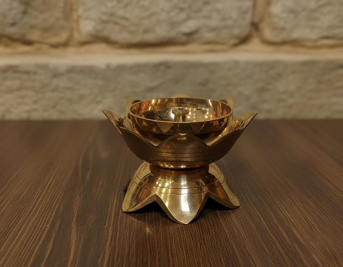 Sri Yagnaa Traditional Kamal Piyali Diya for Temple & Pooja Lighting